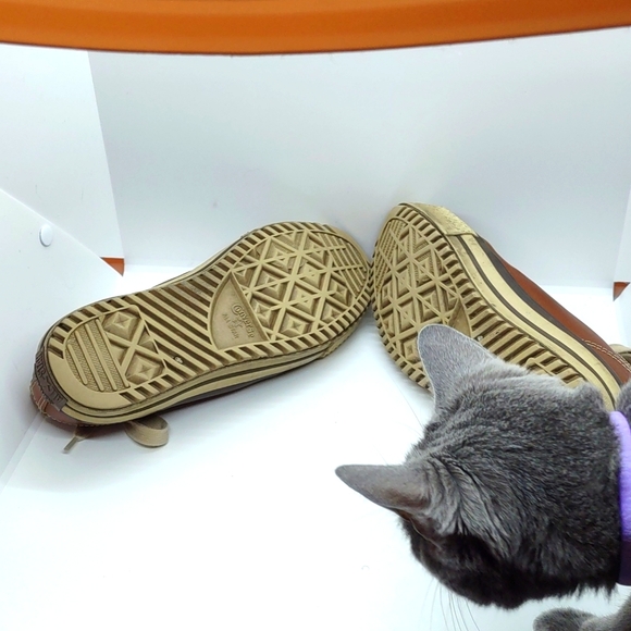 Converse Brown Leather low tops men's size 8 or women's size 10. - Picture 7 of 8